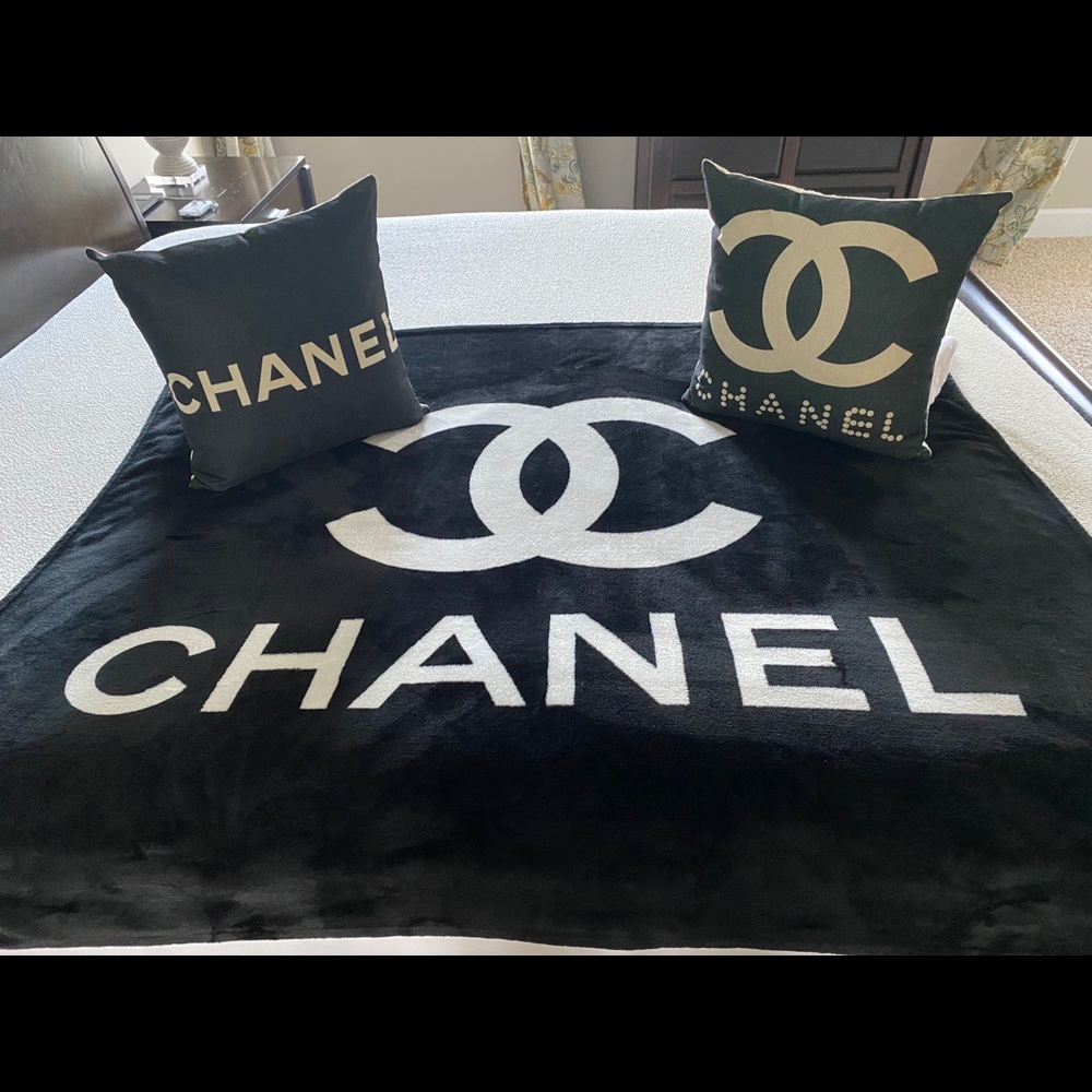 Throw and pillow set
